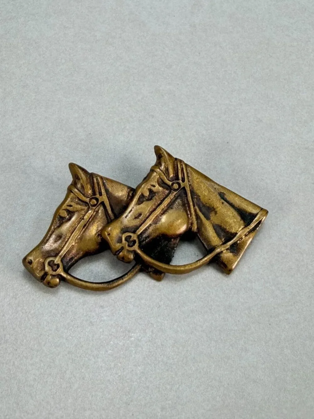 Vintage Horse Heads Brass Western Equestrian Brooch Art Deco Style Pin